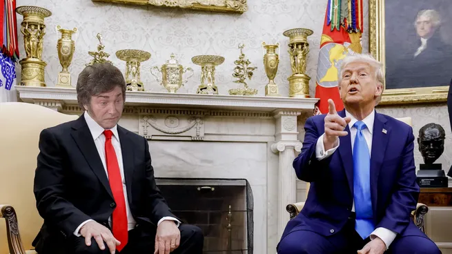 La foto que no será. A pesar del tiempo disponible, Trump acotó su encuentro con Javier Milei a una rápida presentación ante el periodismo y un almuerzo.