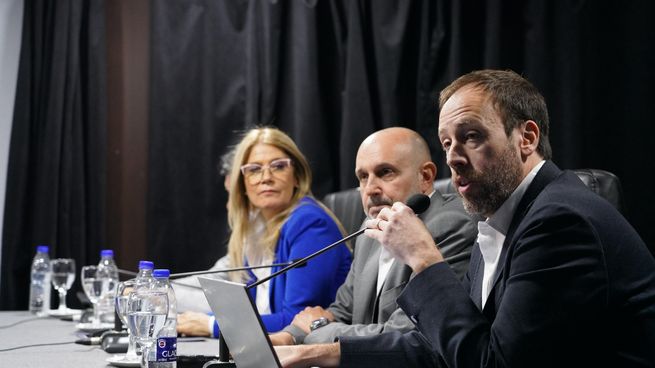 Los funcionarios bonaerenses expusieron ante la Legislatura.