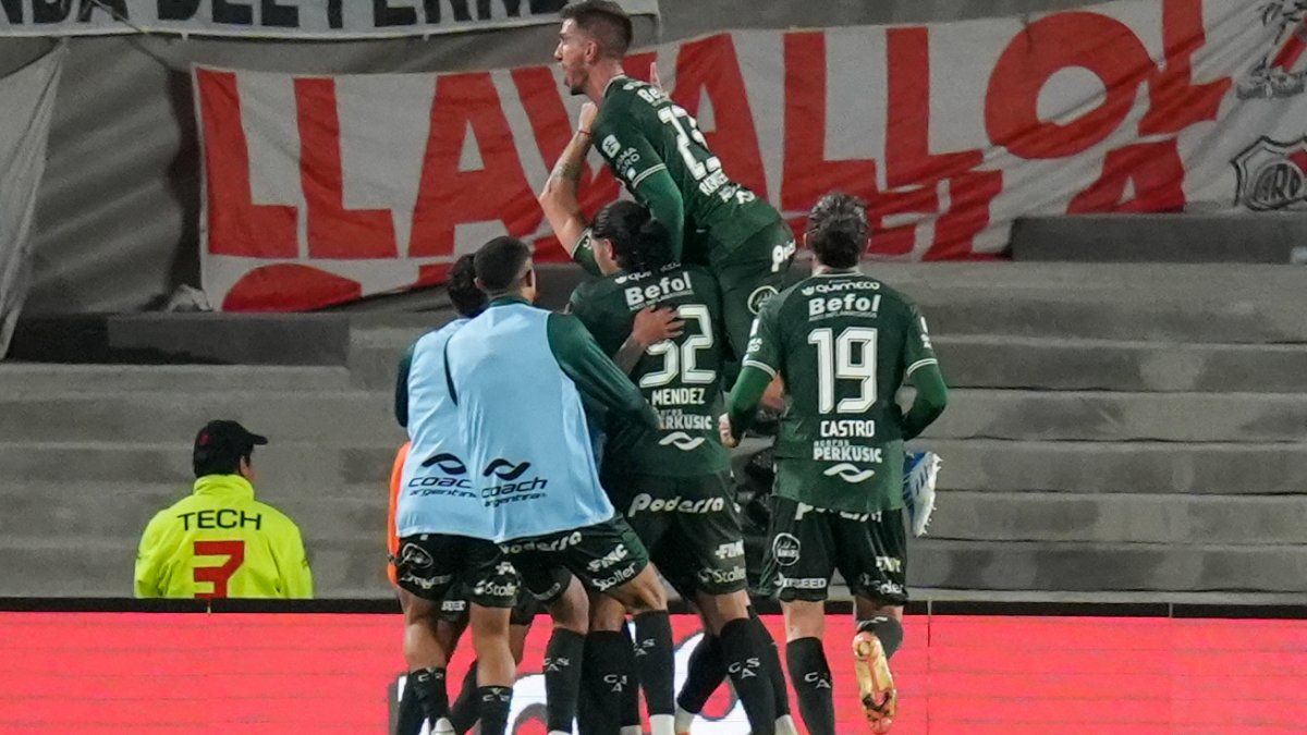 Monumental Surprise: Sarmiento beat River in Núñez