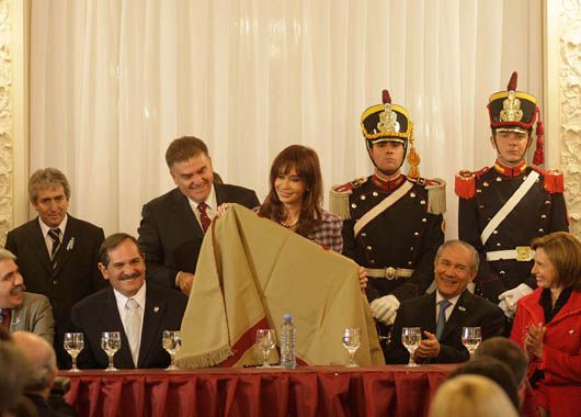 Cristina llamó a un amplio diálogo y prometió una reforma política (foto 2)
