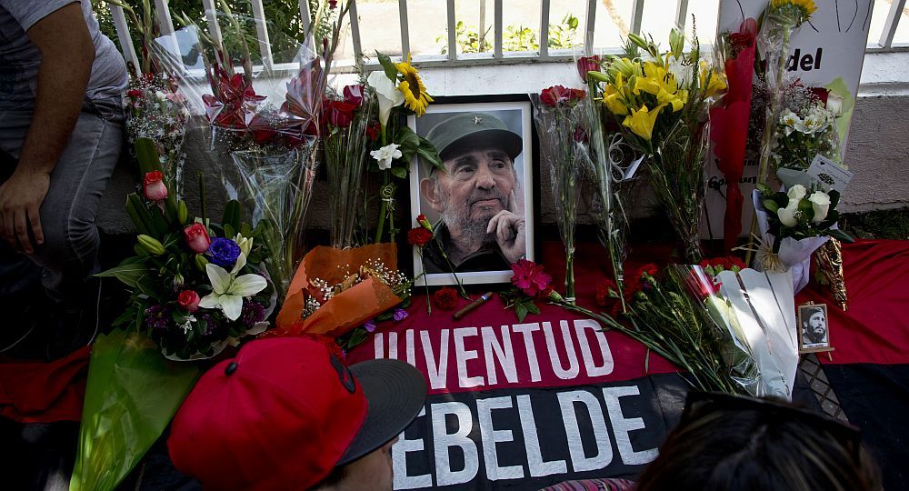 Incertidumbre en Cuba el día después de la muerte de Fidel (foto 1)