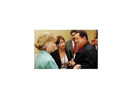 El presidente venezolano dijo que la secretaria de Estado de EEUU, Hillary Clinton, debería renunciar por la filtración de cables diplomáticos