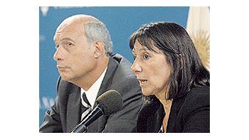 En conferencia de prensa, la ministra Felisa Miceli juntocon Esteban Dómina (BICE) anunciaron préstamospara pymes que busquen invertir.