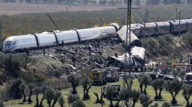 Quiénes son los mexicanos heridos en el choque de trenes en España: la SRE busca a una persona desaparecida.