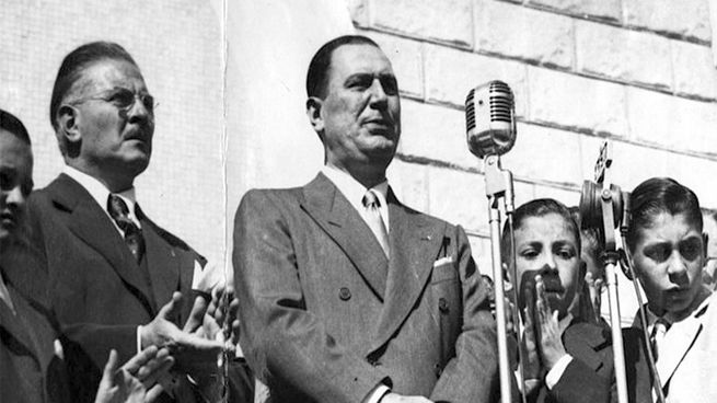 El 22 de Noviembre de 1949 Perón decretó la gratuidad universitaria en Argentina.