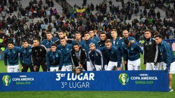 La Selección superó a Chile en un partido enardecido y lleno de polémicas y llegó al podio