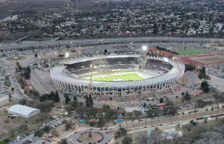 The imposing Mario Alberto Kempes stadium will be the setting for the other semifinal of the Professional League Cup that Boca and Estudiantes will play tonight. The imposing Mario Alberto Kempes stadium will be the setting for the other semifinal of the Professional League Cup that Boca and Estudiantes will play tonight.