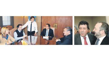 ámbito.com | Scioli ayer con los intendentes Katopodis y De la Torre y sus ministros Pérez y Álvarez Rodríguez. A 100 metros de ahí, Mariotto posó con Sabbatella.