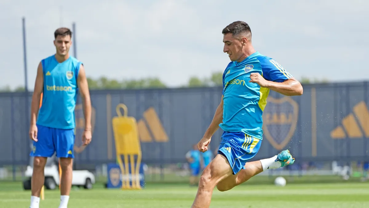 Migue Merentiel no pudo terminar la práctica dominical por una molestia en su tobillo. No obstante el uruguayo será titular el martes ante Estudiantes. Migue Merentiel no pudo terminar la práctica dominical por una molestia en su tobillo. No obstante el uruguayo será titular el martes ante Estudiantes.