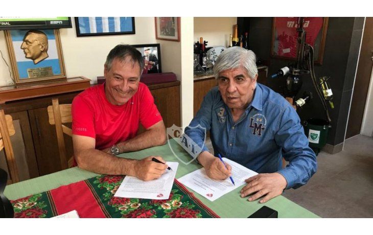 Ariel Holan y Hugo Moyano.