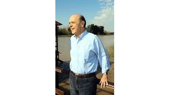 El candidato presidencial opositor, José Serra acusó a su rival Dilma Rousseff de ocultar supuesto casos de corrupción