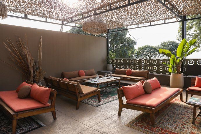 Its terrace has a terraced deck, with comfortable armchairs and tables, which also has a view of the river. Its terrace has a terraced deck, with comfortable armchairs and tables, which also has a view of the river.