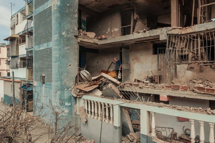 La ofensiva estadounidense combinó ataques aéreos y acciones terrestres durante la madrugada del sábado. La ofensiva estadounidense combinó ataques aéreos y acciones terrestres durante la madrugada del sábado.