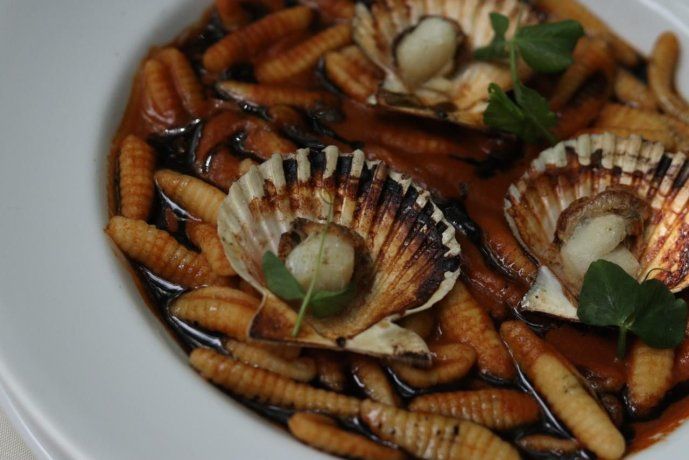 El restaurante está ubicado en Gurruchaga 1428, Palermo. El restaurante está ubicado en Gurruchaga 1428, Palermo.