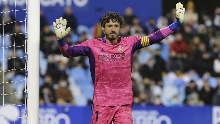 Upon returning to football with Real Zaragoza, he met again with happiness in the field and gave a second memorable stage. Upon returning to football with Real Zaragoza, he met again with happiness in the field and gave a second memorable stage.