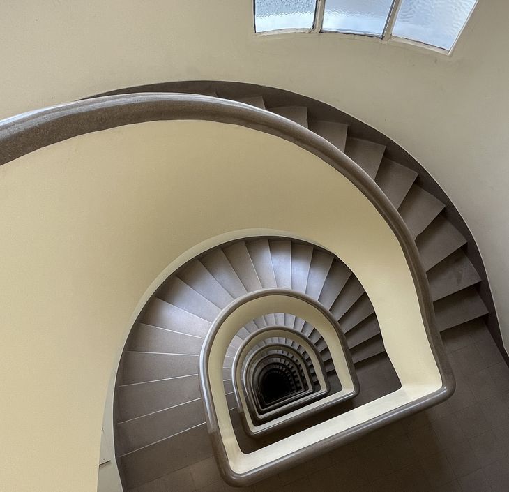 La escalera caracol y su simetría La escalera caracol y su simetría