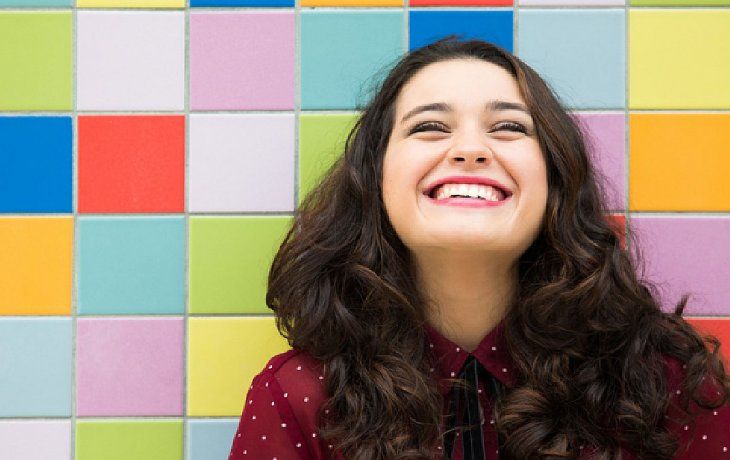 La verdadera razón por la que las personas que sonrien generan más confianza. La verdadera razón por la que las personas que sonrien generan más confianza.