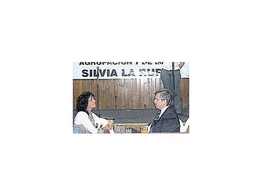 Juntos por Buenos Aires, Vilma Ibarra y Alberto Fernándezdurante un encuentro del kirchnerismo porteño en un club debarrio de la Capital Federal. Fue el viernes por la noche.