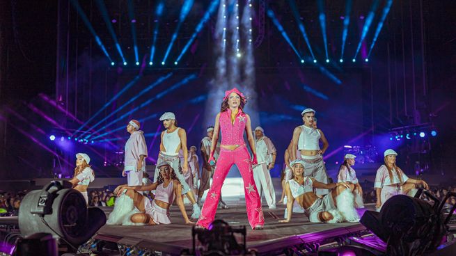 Emilia es una eximia bailarina que atrae con la gracia de sus movimientos.&nbsp;