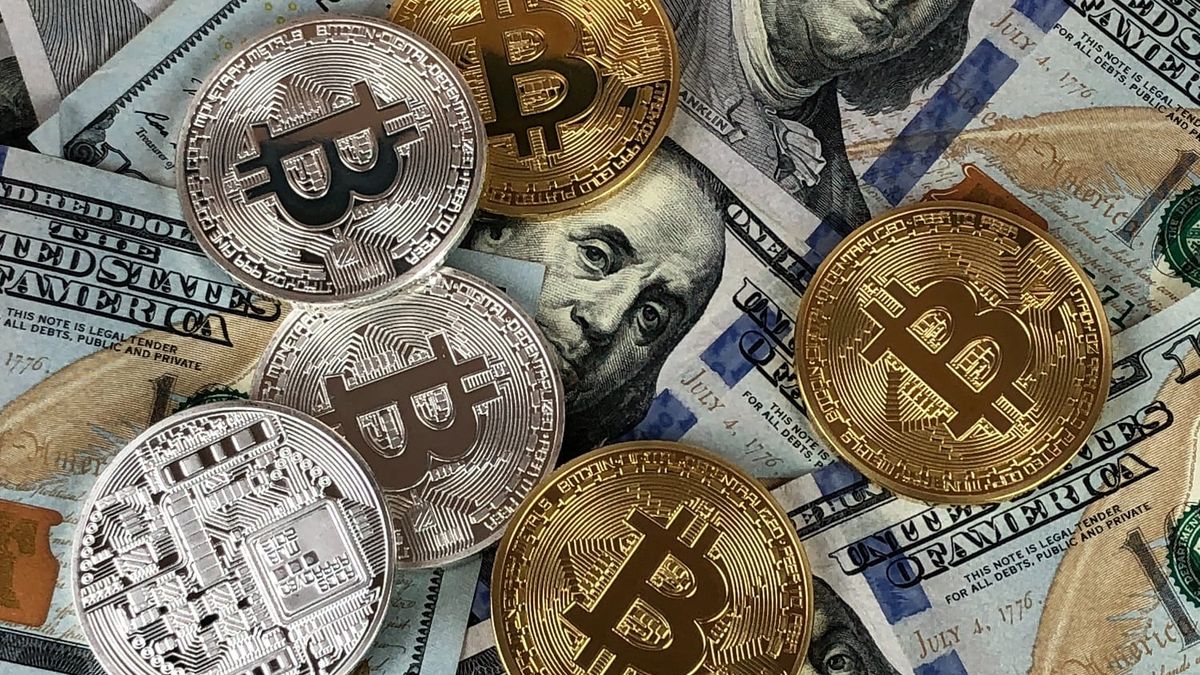 After collapsing to 7-month lows, Bitcoin revives and breaks above ,000