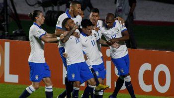 copa america: brasil arranco frio, pero abrio fuego y liquido a bolivia
