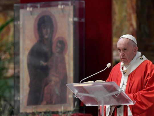 El Papa, durante la solitaria misa que ofici&oacute; en Domingo de Ramos.