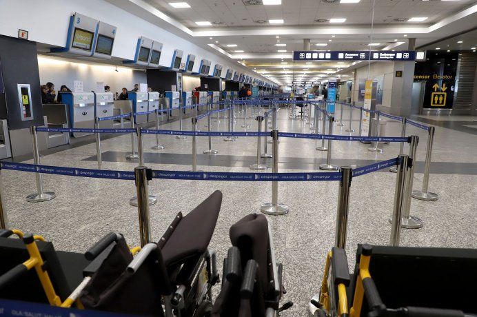 Cancelaciones y demoras en vuelos generaron malestar en los pasajeros.