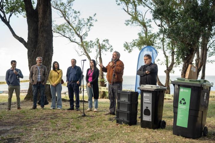 El intendente Mario Bergara encabezó el acto de inicio del sistema de recolección de residuos. El intendente Mario Bergara encabezó el acto de inicio del sistema de recolección de residuos.