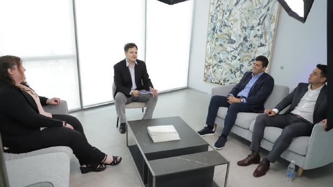 Martín Solano, de Santander Consumer Argentina; JuliánNiccolo, de AAPAS; y Yanina Schamne, de Mercedes-Benz Camiones y Buses,encabezaron el panel de cierre de Ámbito Debate sobre Finanzas &Inversiones.