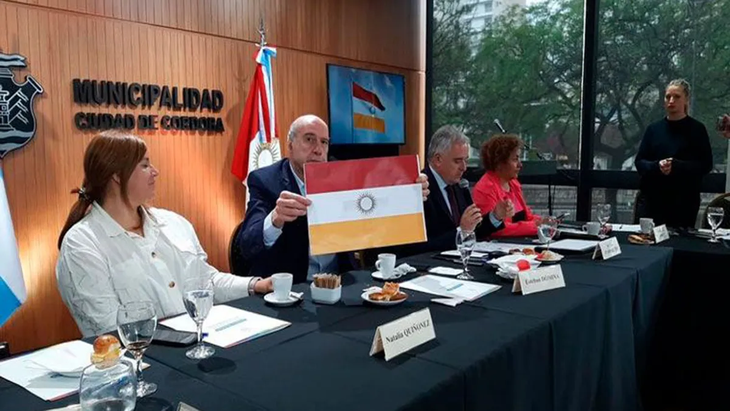 El Municipio de Córdoba oficializó la implementación de la nueva bandera.