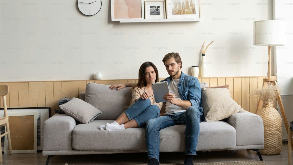 What are the four habits that help strengthen a couple