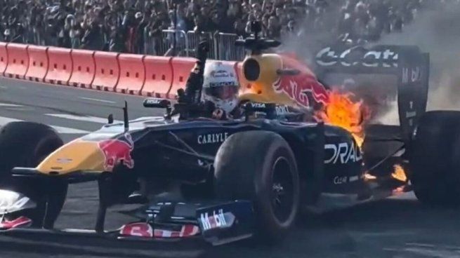 Tsunoda, con su vehículo incendiado