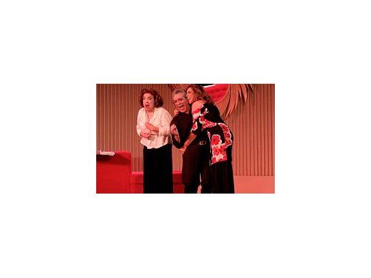 Mirta Busnelli, Antonio Ugo y Georgina Barbarossa en un extravagante triángulo amoroso