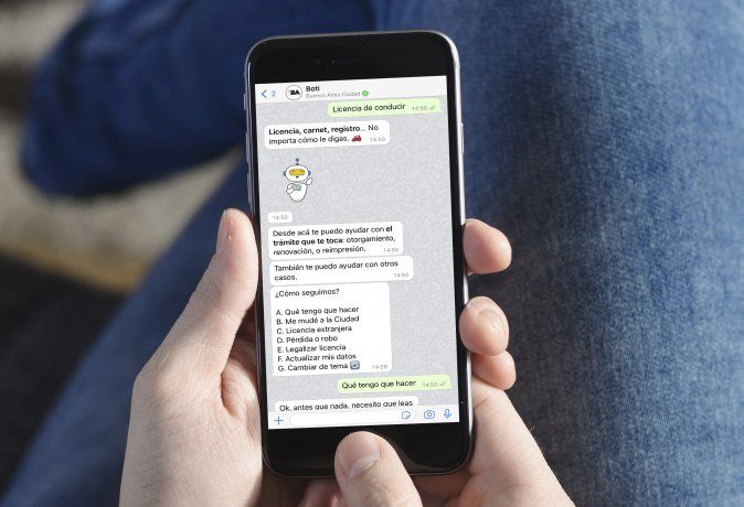 Gracias a Boti, el chatbot del Gobierno de la Ciudad,se puede realizar el trámite de la licencia de conducir por WhatsApp.