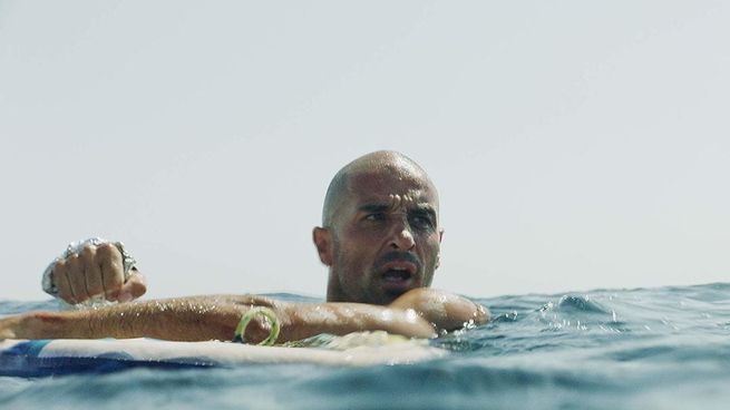 Surviving at sea for 2 days with a wounded body: the gripping plot of the 90-minute Netflix film