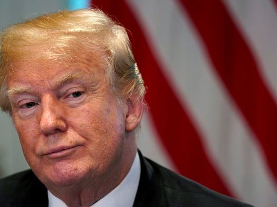 El presidente Donald Trump cortó los fondos de EEUU a la OMS.