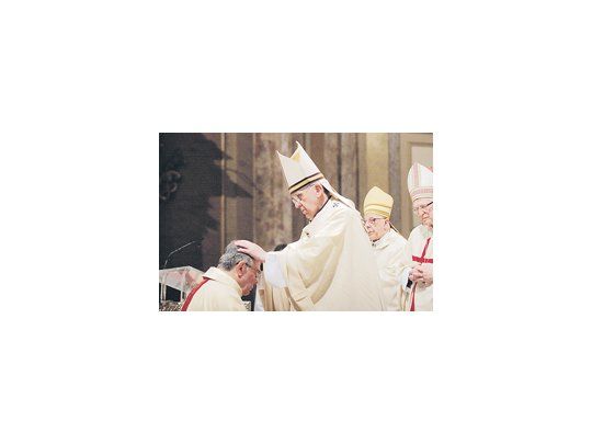 Jorge Bergoglio encabezó la ceremonia de consagración de Zecca en la Catedral de Buenos Aires.