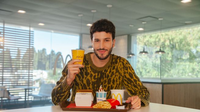 2022_Foto_FamousOrder_MY_ (1).jpg