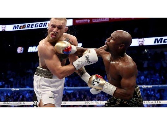 Floyd Mayweather noqueó en el décimo round a Mc Gregor y se quedó con una pelea que les significó millones de dólares a ambos.