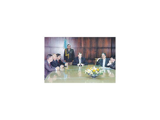 El presidente Néstor Kirchner participó ayer de una reunión en la que equipos técnicos delos tres países involucrados analizan las posibilidades para realizar el gasoducto.