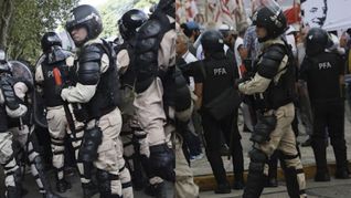 El agente de la Prefectura Naval que disparó contra el manifestante en la marcha de jubilados el 12 de marzo. 