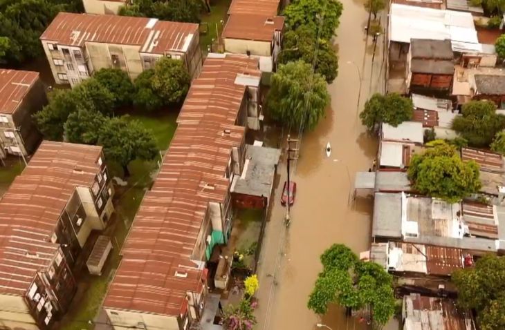 Más de 400 personas debieron ser evacuadas en San Luis del Palmar por el avance del agua. Más de 400 personas debieron ser evacuadas en San Luis del Palmar por el avance del agua.