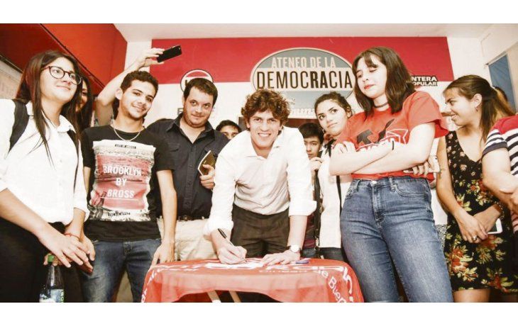 ámbito.com | Evolución. Martín Lousteau se afilió ayer a la UCR. Asume como diputado nacional pero comandará un bloque propio que no integra Cambiemos.