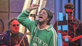 El músico permanece internado en el Hospital Fernández, acompañado por su familia, mientras el equipo médico evalúa el alta para continuar la recuperación en su domicilio.