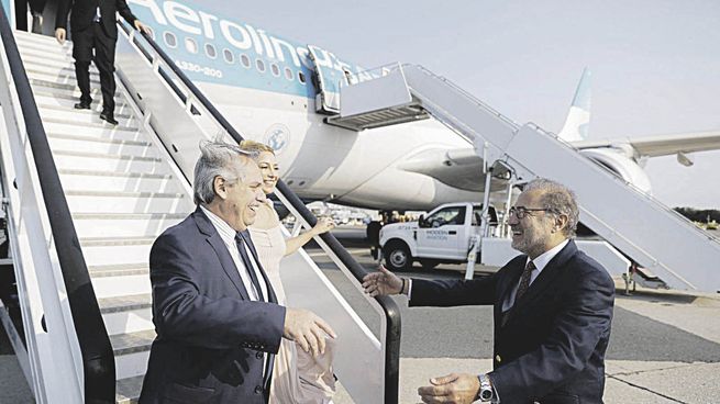 recepción. Jorge Argüello recibió ayer a Alberto Fernández y Fabiola Yáñez en su llegada a Nueva York. El Presidente arranca hoy su agenda oficial que incluye un encuentro con Kristalina Georgieva.