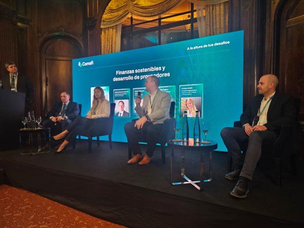 El primer panel, moderado por Jeremías Maratta, abordó “Finanzas sostenibles y desarrollo de proveedores”, con Alfredo Sánchez Moreno, Cristina Smith, Federico Vallone y Nadav Rajzman. El primer panel, moderado por Jeremías Maratta, abordó “Finanzas sostenibles y desarrollo de proveedores”, con Alfredo Sánchez Moreno, Cristina Smith, Federico Vallone y Nadav Rajzman.