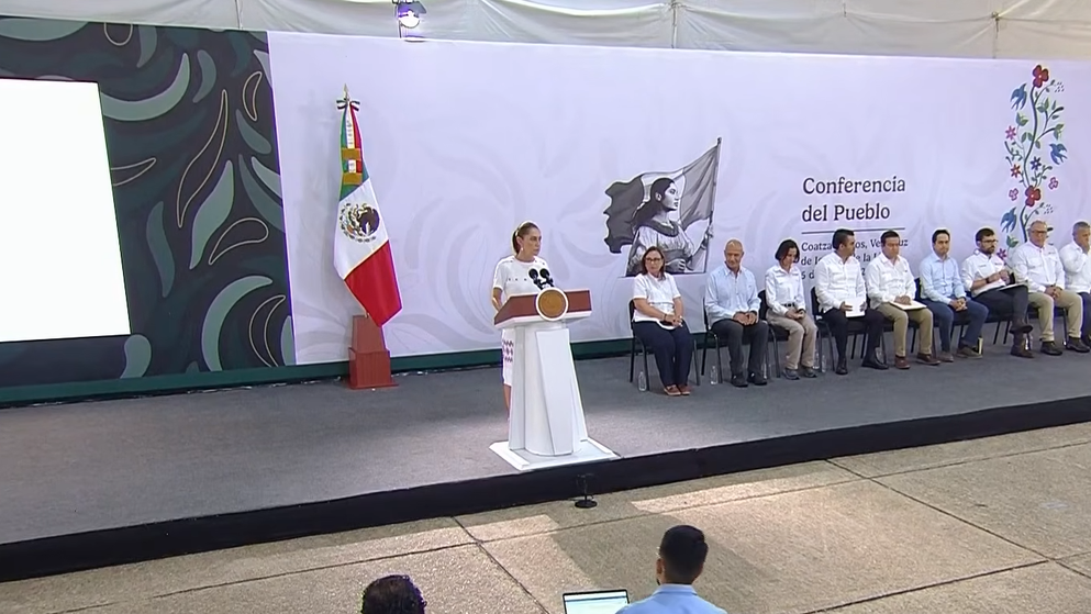 Claudia Sheinbaum desde Veracruz en la Mañanera del Pueblo.