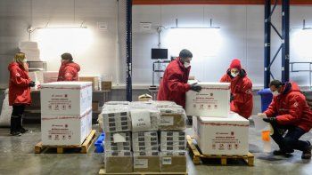 vacunas: comenzo la distribucion de 2.119.000 vacunas astrazeneca en todo el pais