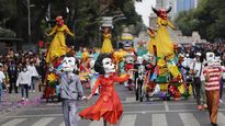 Las calles de CDMX celebran un nuevo Día de Muertos.