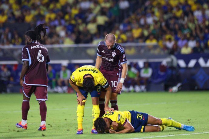 El desconsuelo de Igor Lichnovsky tras errar el penal del América. Tuvo la gloria en sus pies pero terminó siendo el gran villano de la película, dejando a Las Águilas fuera de las semifinales de la Leagues Cup. Esta instancia será definida por cuatro equipos de la MLS. El desconsuelo de Igor Lichnovsky tras errar el penal del América. Tuvo la gloria en sus pies pero terminó siendo el gran villano de la película, dejando a Las Águilas fuera de las semifinales de la Leagues Cup. Esta instancia será definida por cuatro equipos de la MLS.